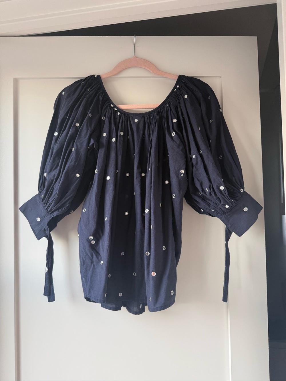 Nikki Chasin Navy Embroidered Puff Sleeve Blouse – Size S